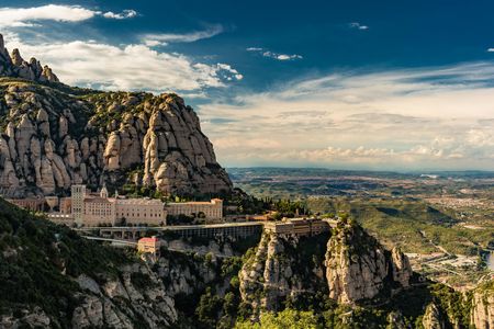 Montserrat hot-air balloon ride from Barcelona