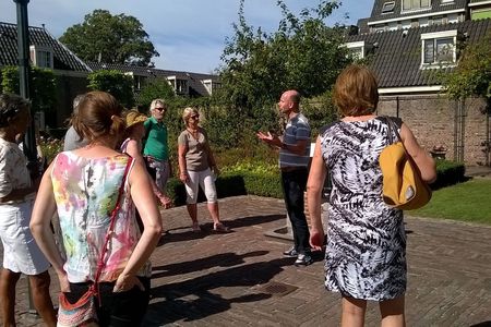 Walking tour of Delft - the city of orange and blue