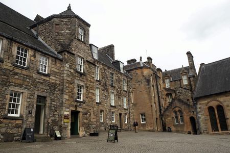 Guided tour from Edinburgh of Rosslyn Chapel, Stirling Castle and Dunfermline Abbey