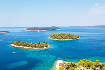 Half-day boat trip to Blue Lagoon and Solta Island from Trogir