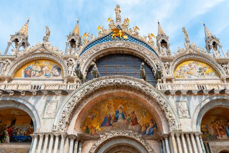 Byzantine Venice walking city tour with gondola ride
