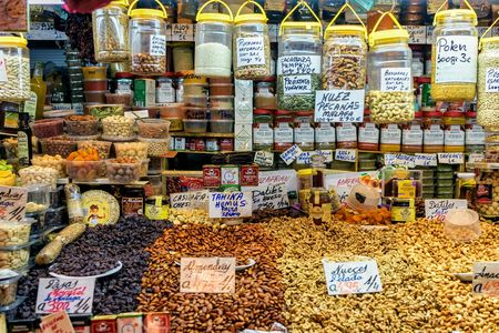 Malaga Market Tapas & Drinks Tour with a Local