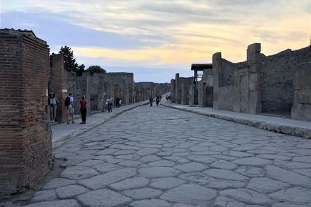 Pompeii small-group tour from afternoon to sunset