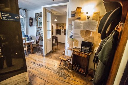 Krakow Jewish Quarter by golf cart with Schindler's Factory Museum guided tour