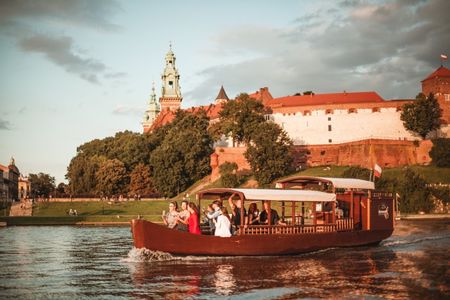 Krakow 1-hour traditional gondola sightseeing Vistula river cruise