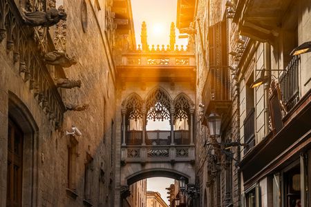 Barcelona small group walking tour with boat ride