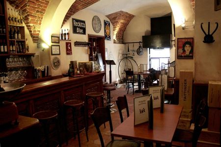 Wine tasting experience in Milan city centre