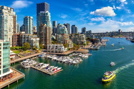 Small-group sightseeing city tour with Vancouver Lookout