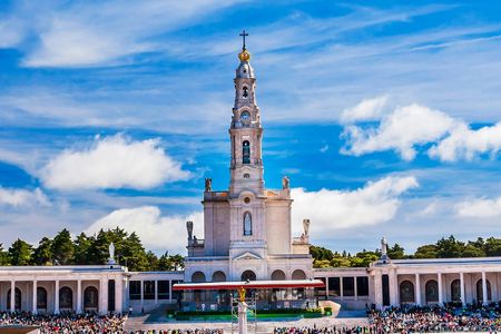 Private tour to Fatima, Batalha, Nazaré and Óbidos from Lisbon
