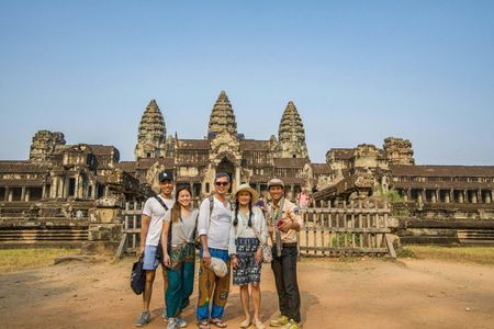 3-Day Angkor Temples, Banteay Srei and Floating Village private tour