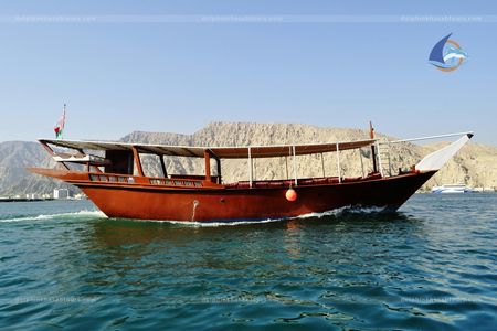 Full-day dhow cruise with drinks and lunch to the Fjords of Musandam