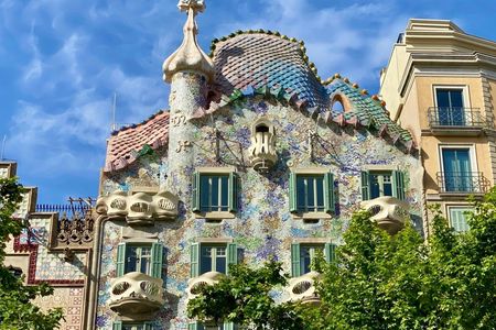 Guided walking tour to explore Barcelona's hidden gems