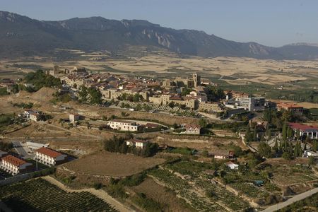 Vitoria and Rioja wine region with winery visit full-day tour from Bilbao