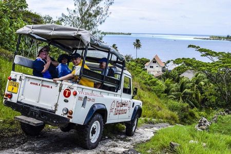 Bora Bora morning cultural four-wheel drive tour with a guide