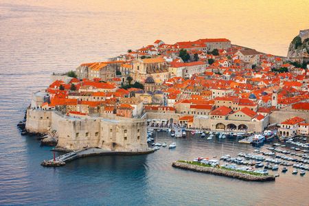 Walking tour of Dubrovnik with transport from Budva