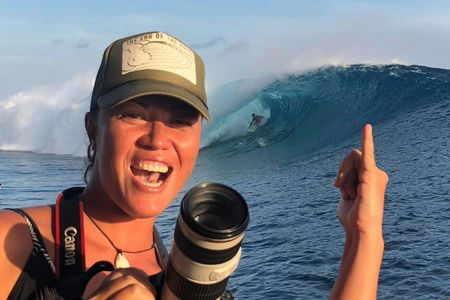 Teahupoo wave-watching boat tour