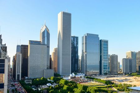 Mid-Century modern architecture guided walking tour in Chicago