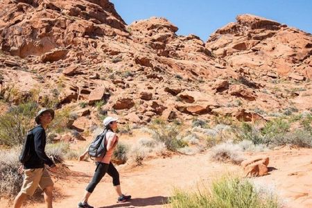 Valley of Fire moderate hike guided tour from Las Vegas