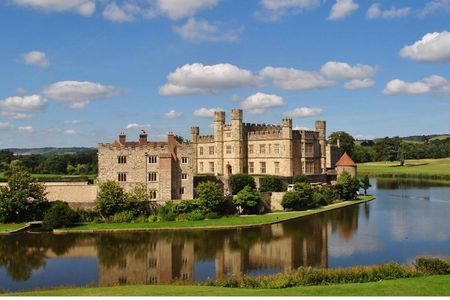 Leeds Castle, Canterbury and White Cliffs of Dover private car group tour
