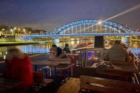Krakow evening boat trip with a glass of wine