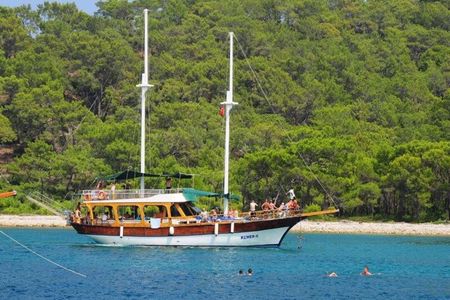 Full-day cruise with lunch from Kemer