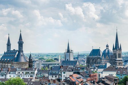 Self guided tour with interactive city game of Aachen