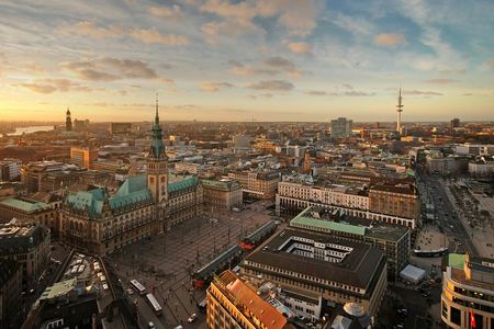 Self guided tour with interactive city game of Hamburg