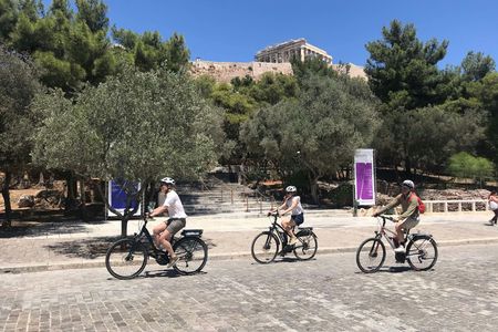 Ebike tour of the classical Athens best attractions
