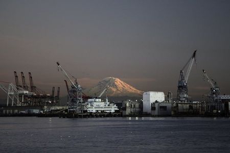 Sailing harbor tour in Seattle