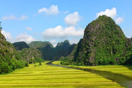 Full-day guided tour from Hoa Lu to Tam Coc with lunch
