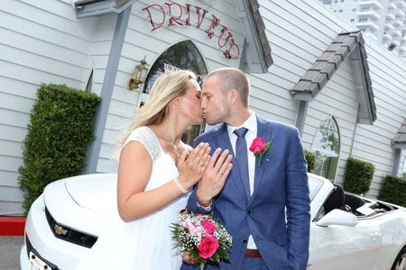 Las Vegas 'Super Sized' drive-thru wedding package