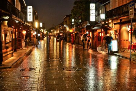 Evening food tour in Kyoto’s geisha district Gion