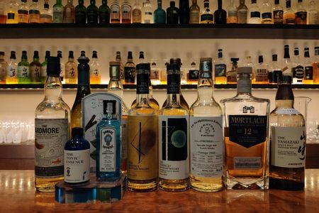 Sake, whisky and cocktail luxury tour in Kyoto