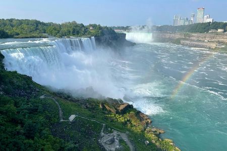 Niagara Falls walking tour with Maid of the Mist boat ride