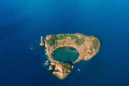 3-hour tour of Vila Franca do Campo's protected nature reserve