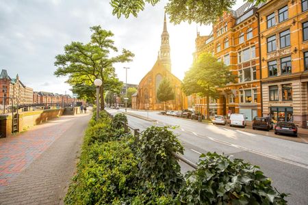 WWII & shelter private walking tour in Hamburg