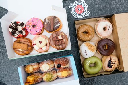 2-hour doughnut tour of London's downtown with Tower Bridge
