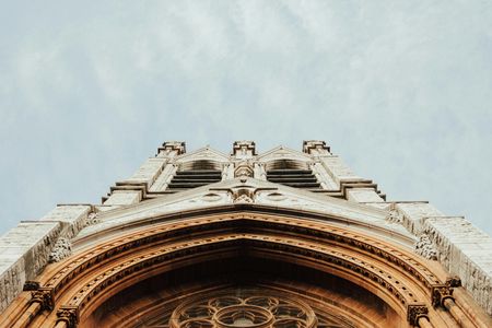 Exclusive private guided tour through the architecture of Dublin with a local