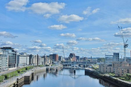 Explore Glasgow in 1 hour with a local
