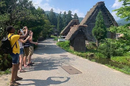 Shirakawa private hiking tour from Gifu with optional hot springs