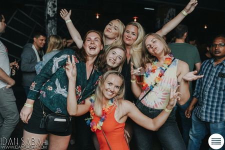 Skip-the-line pub crawl in Tel Aviv