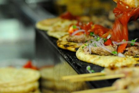 Small group delicious Athens guided food tour