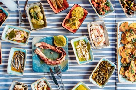 Evening food tour of Athens with dinner