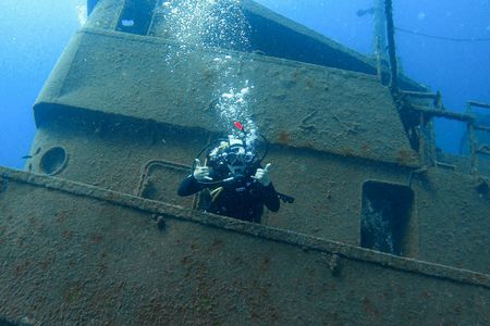 Package 1- 10 dives for certified divers in Tenerife