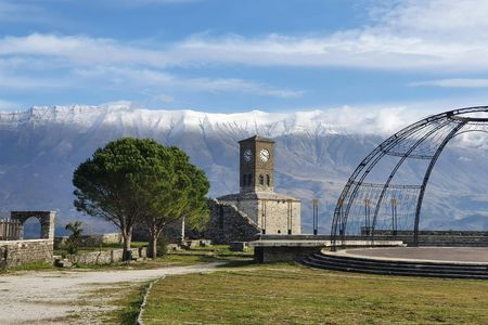 Guided tour of Gjirokaster with transportation