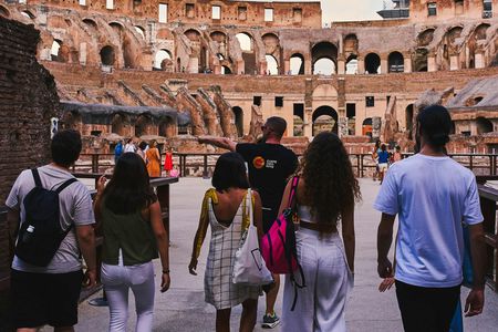 VIP Arena small group Colosseum tour with Palatine Hill & Roman Forum