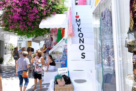 Guide Shopping and Walking Tour in Mykonos Town