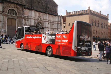 Bologna City Red Bus tour and tasting of local products
