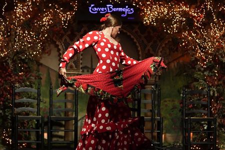 Royal Palace of Madrid guided tour and Tablao Torres Bermejas flamenco show with tapas