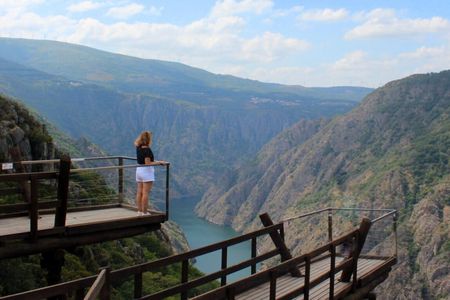 Ribeira Sacra guided tour with cruise from Santiago de Compostela